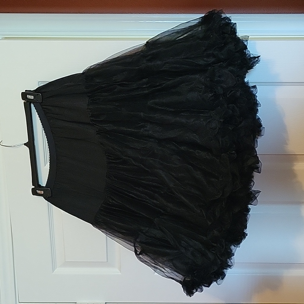Black M-L Crinoline NWT Tatiana